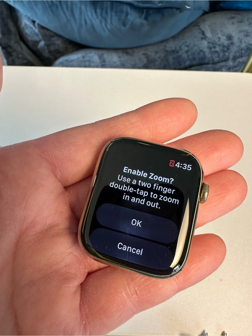 Apple Watch Series 7 (GPS + Cellular, 45mm) Gold